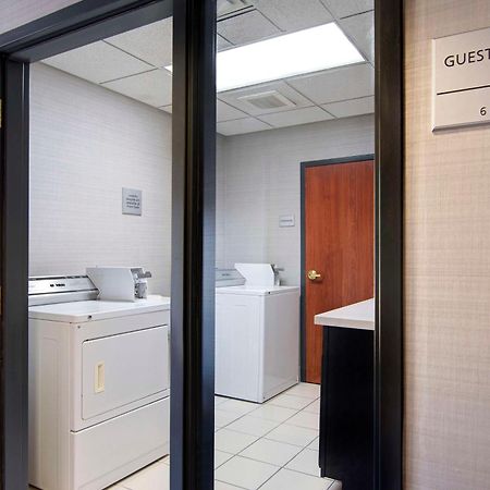 Hampton Inn Фейетвилл Экстерьер фото