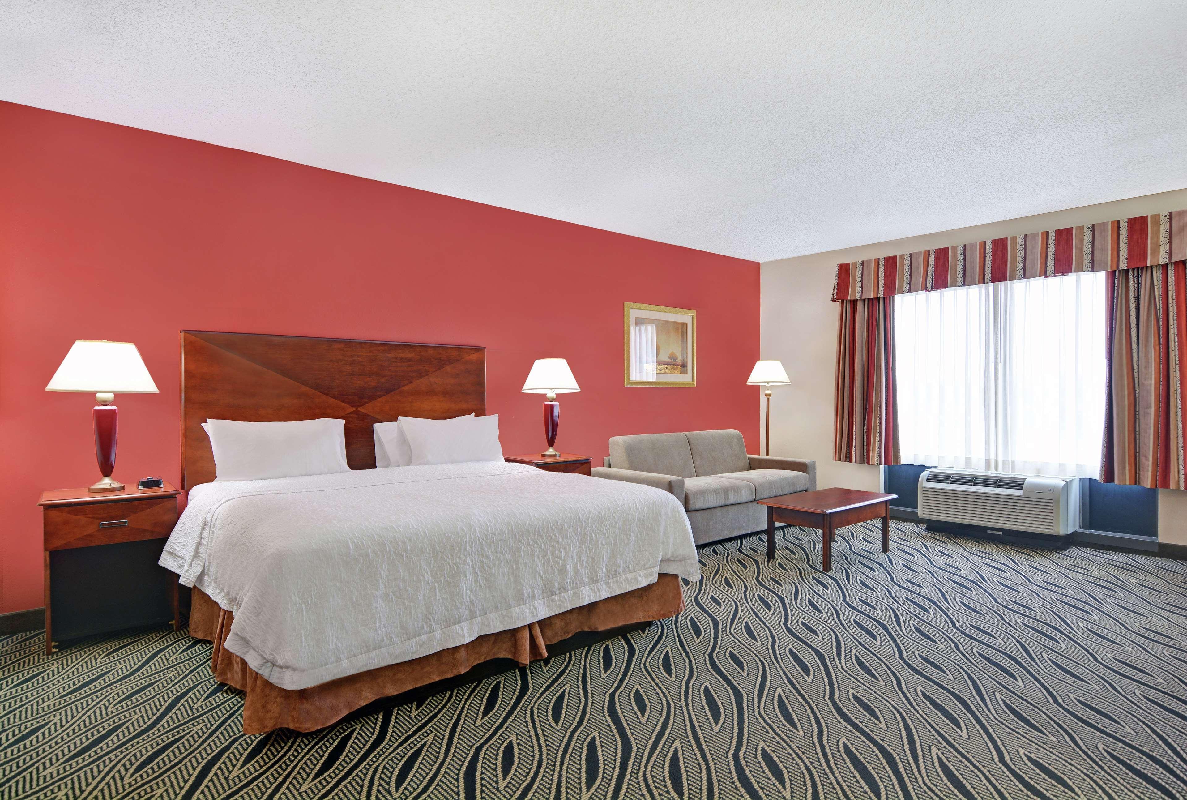Hampton Inn Фейетвилл Экстерьер фото