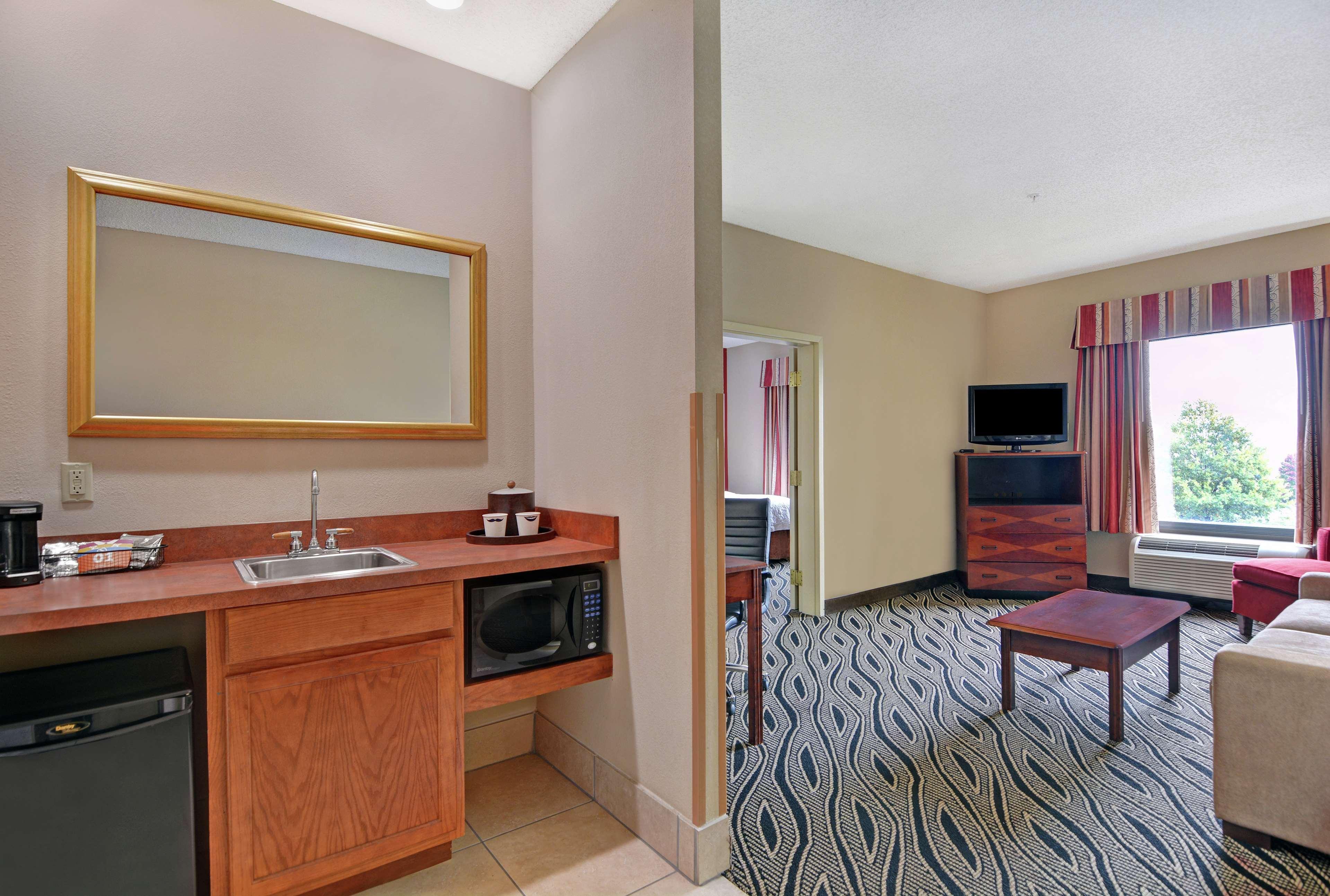 Hampton Inn Фейетвилл Экстерьер фото