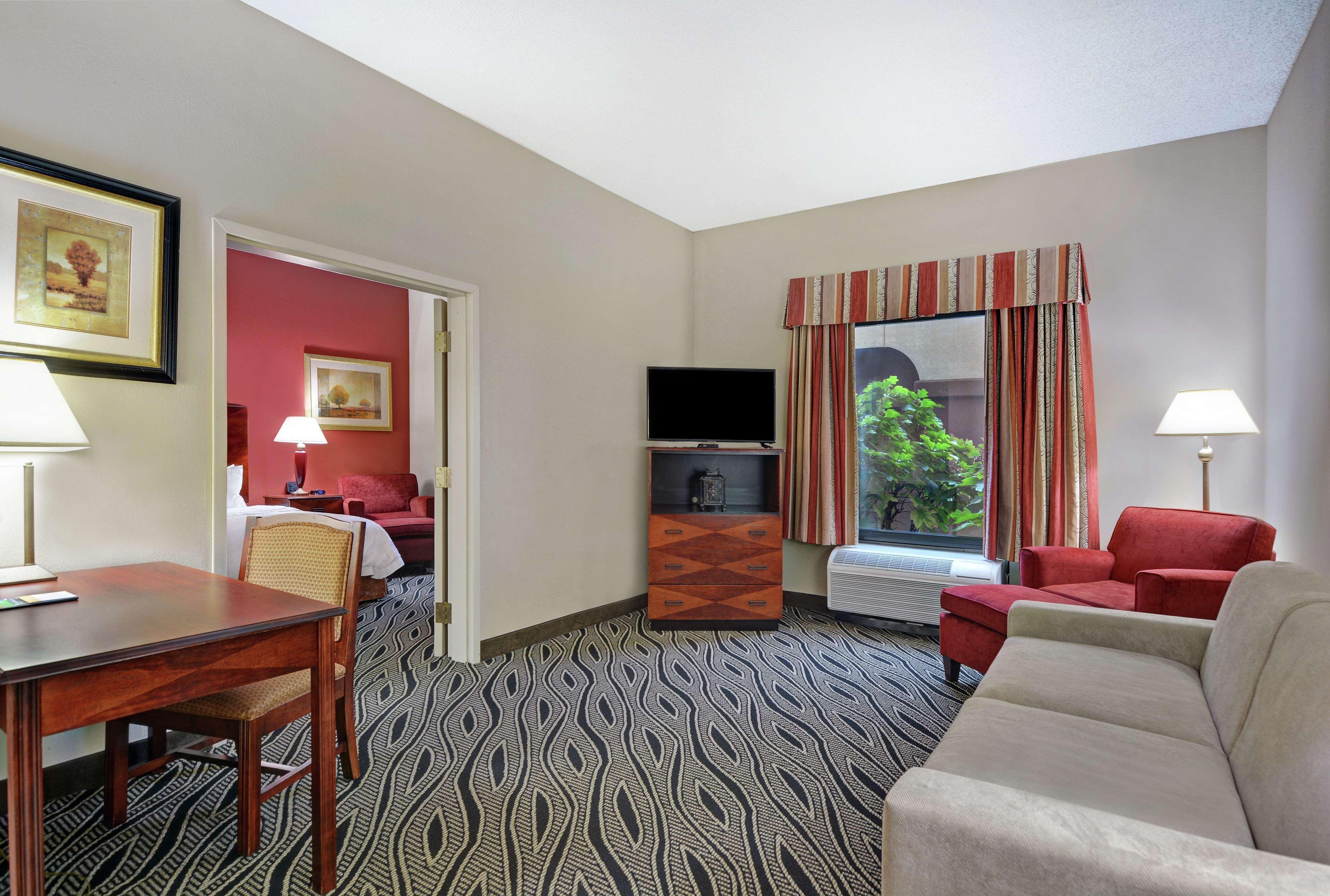 Hampton Inn Фейетвилл Экстерьер фото