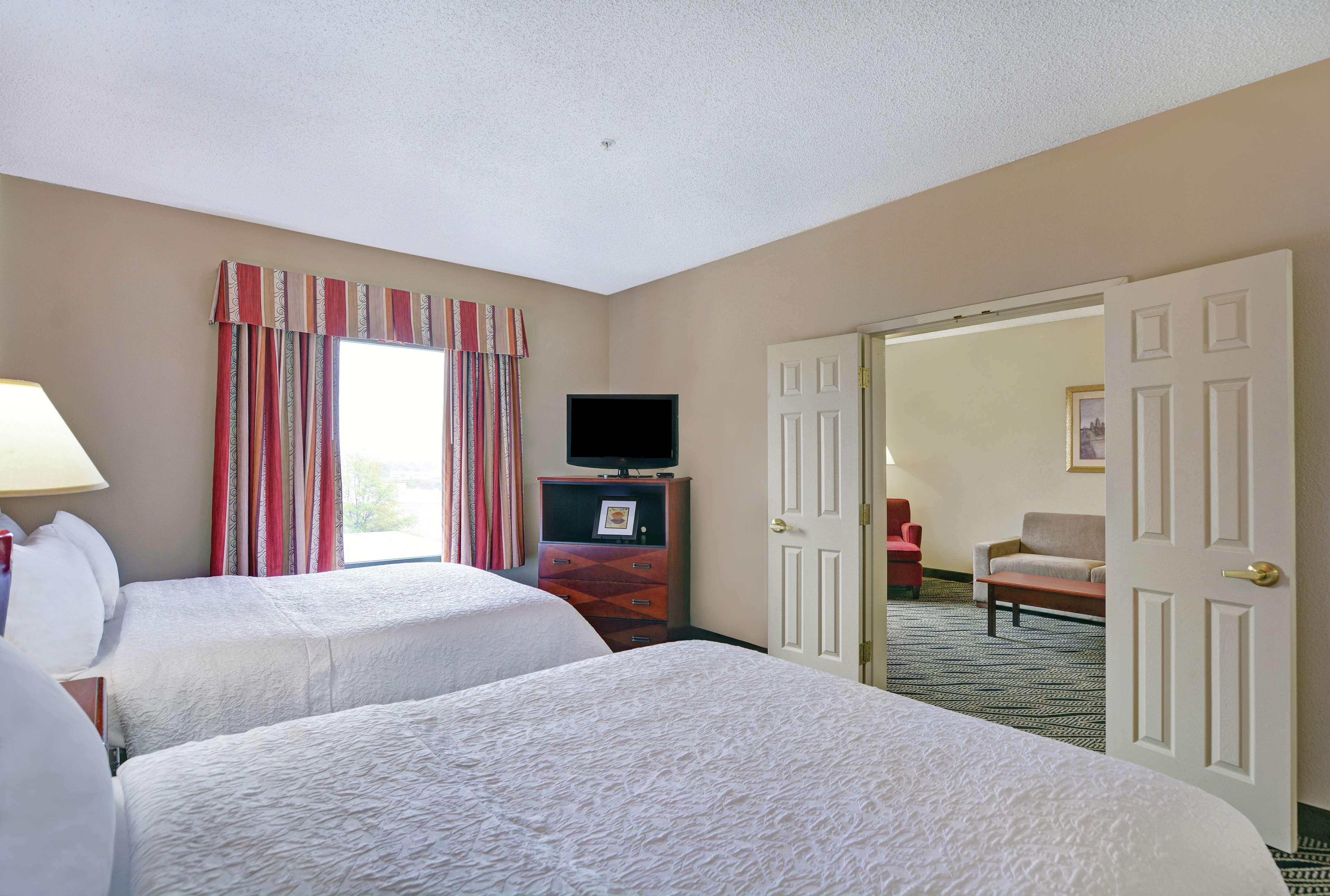 Hampton Inn Фейетвилл Экстерьер фото