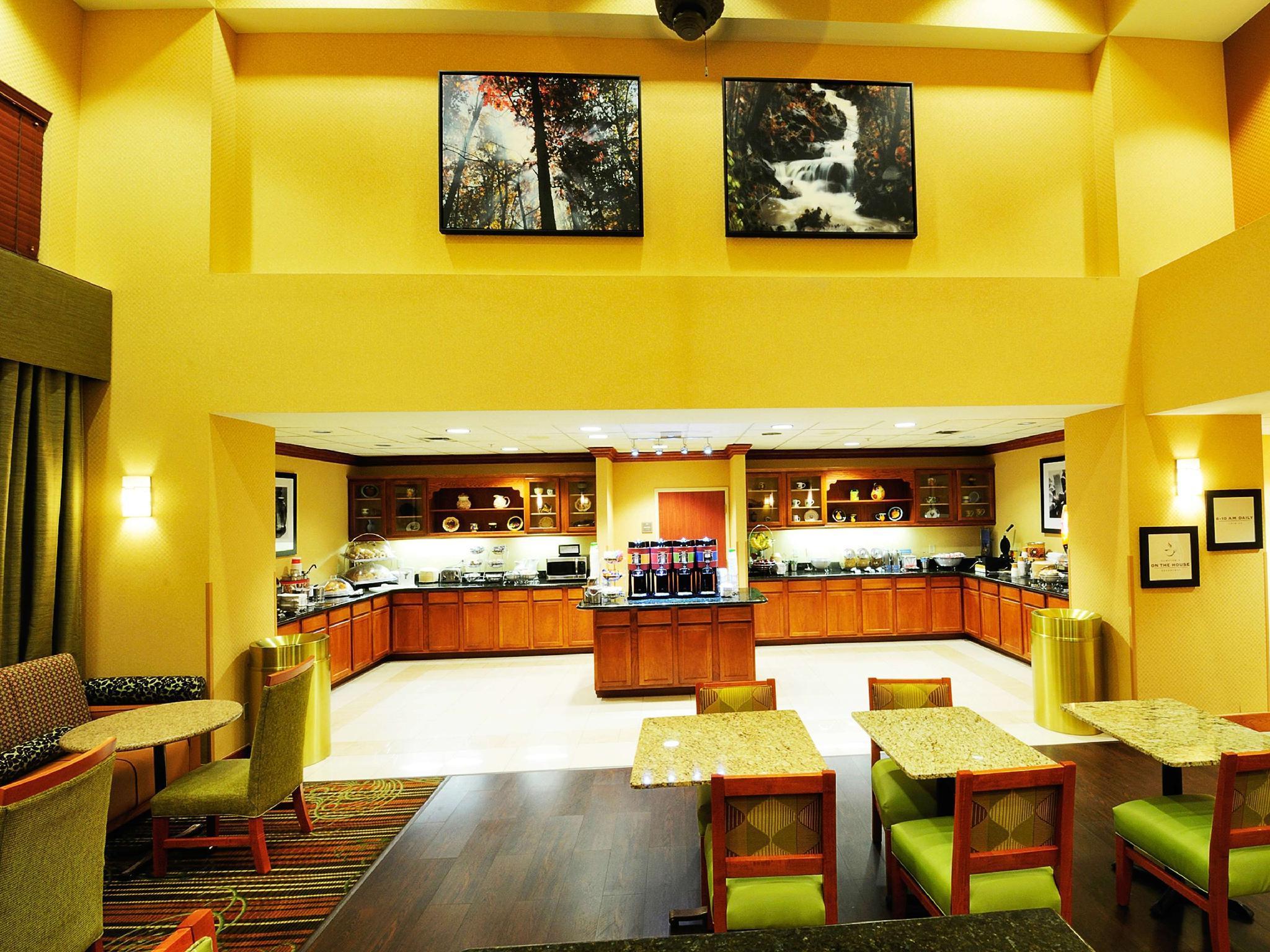 Hampton Inn Фейетвилл Экстерьер фото
