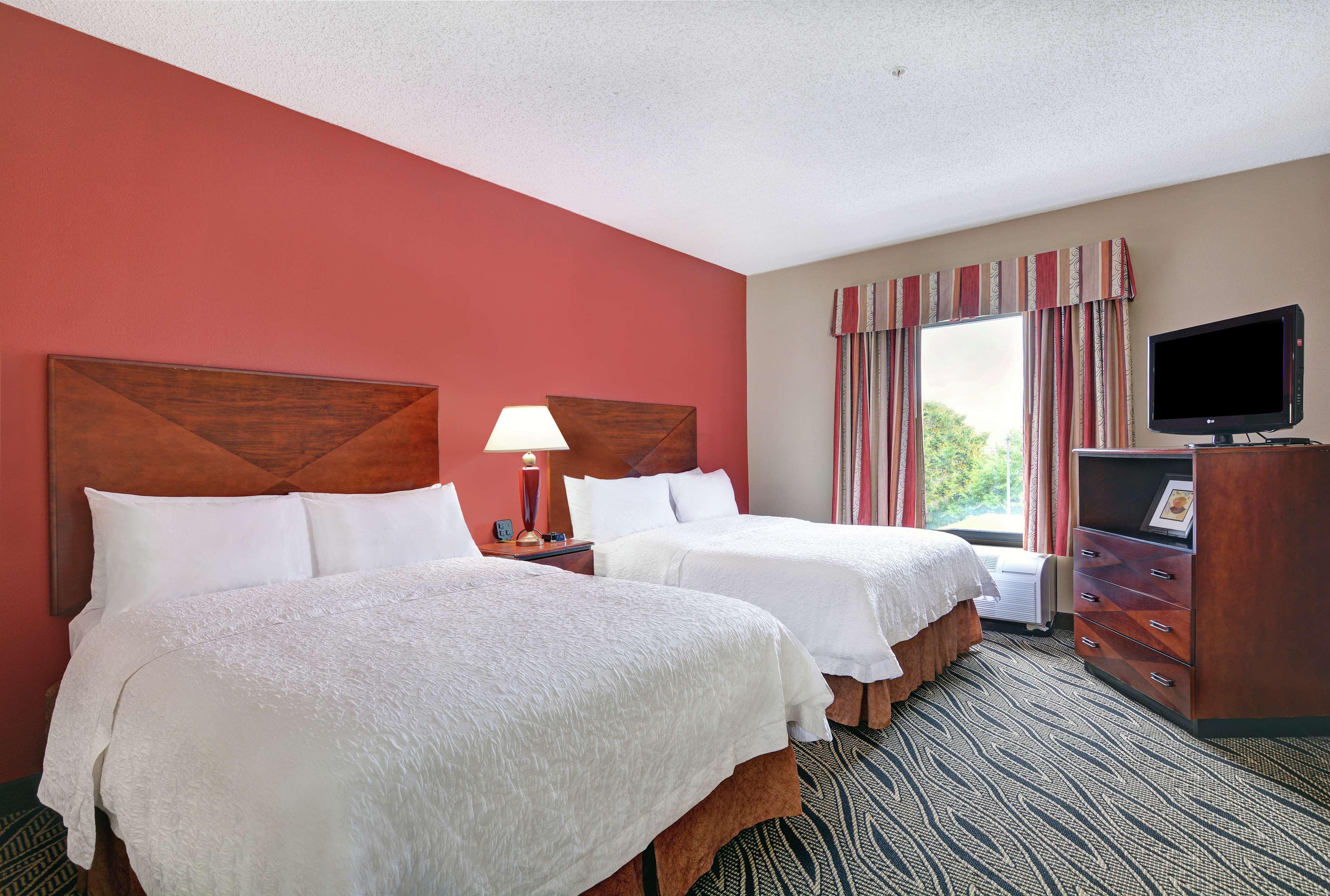 Hampton Inn Фейетвилл Экстерьер фото