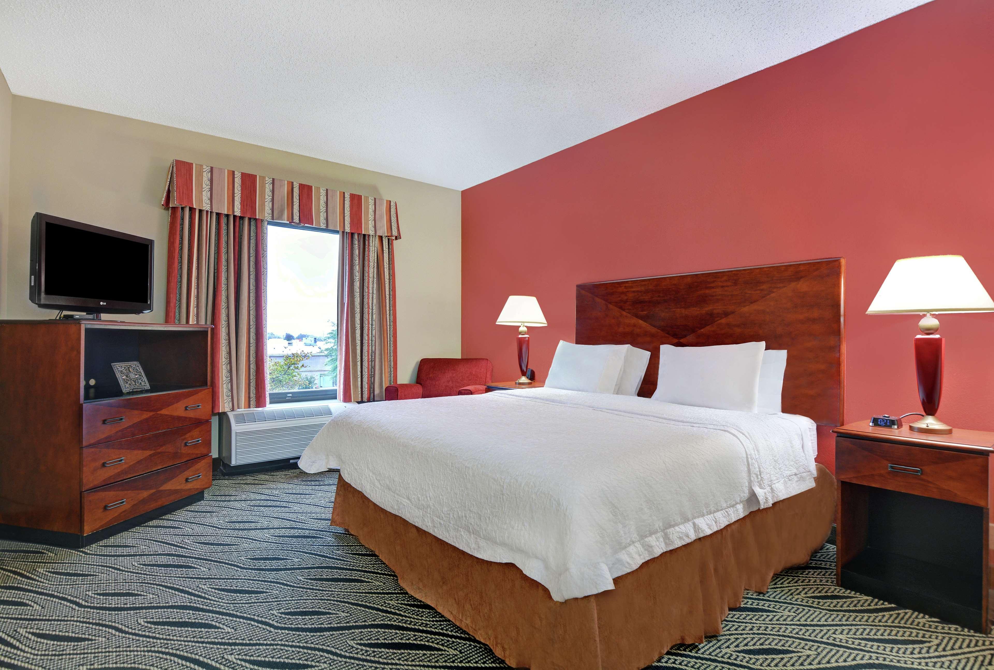 Hampton Inn Фейетвилл Экстерьер фото