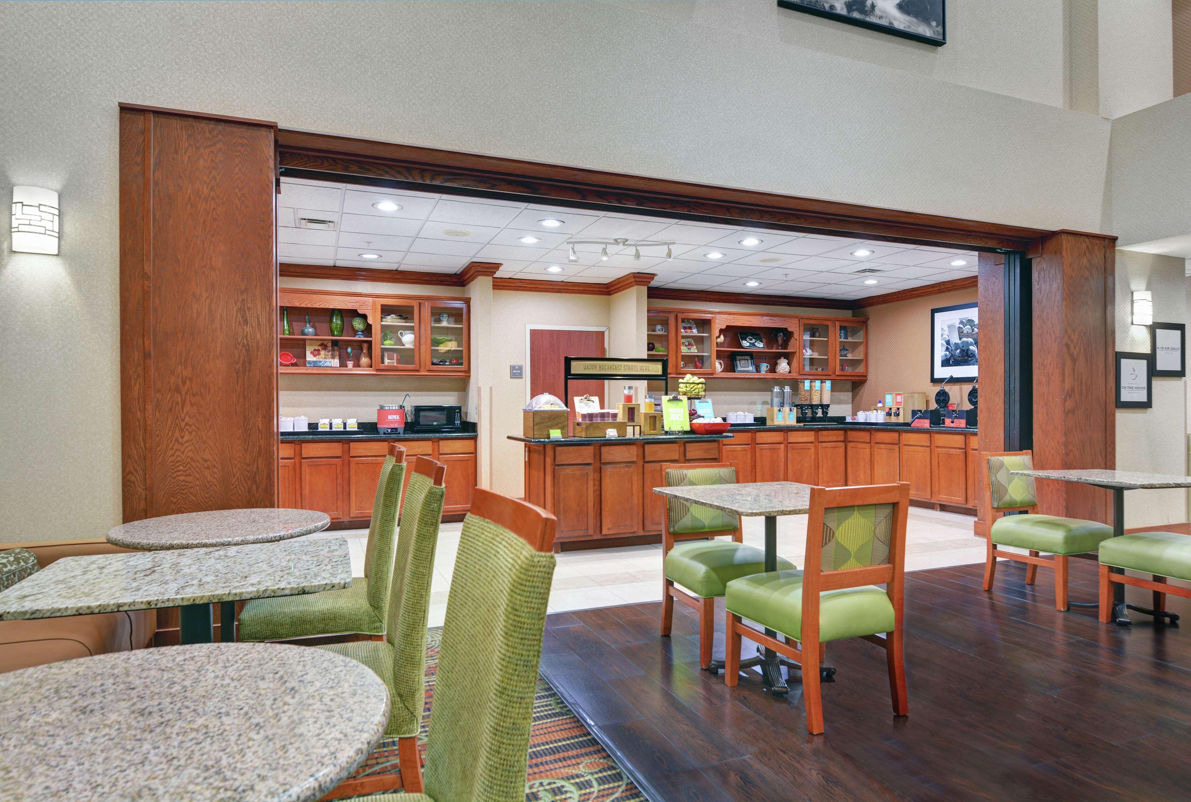 Hampton Inn Фейетвилл Экстерьер фото