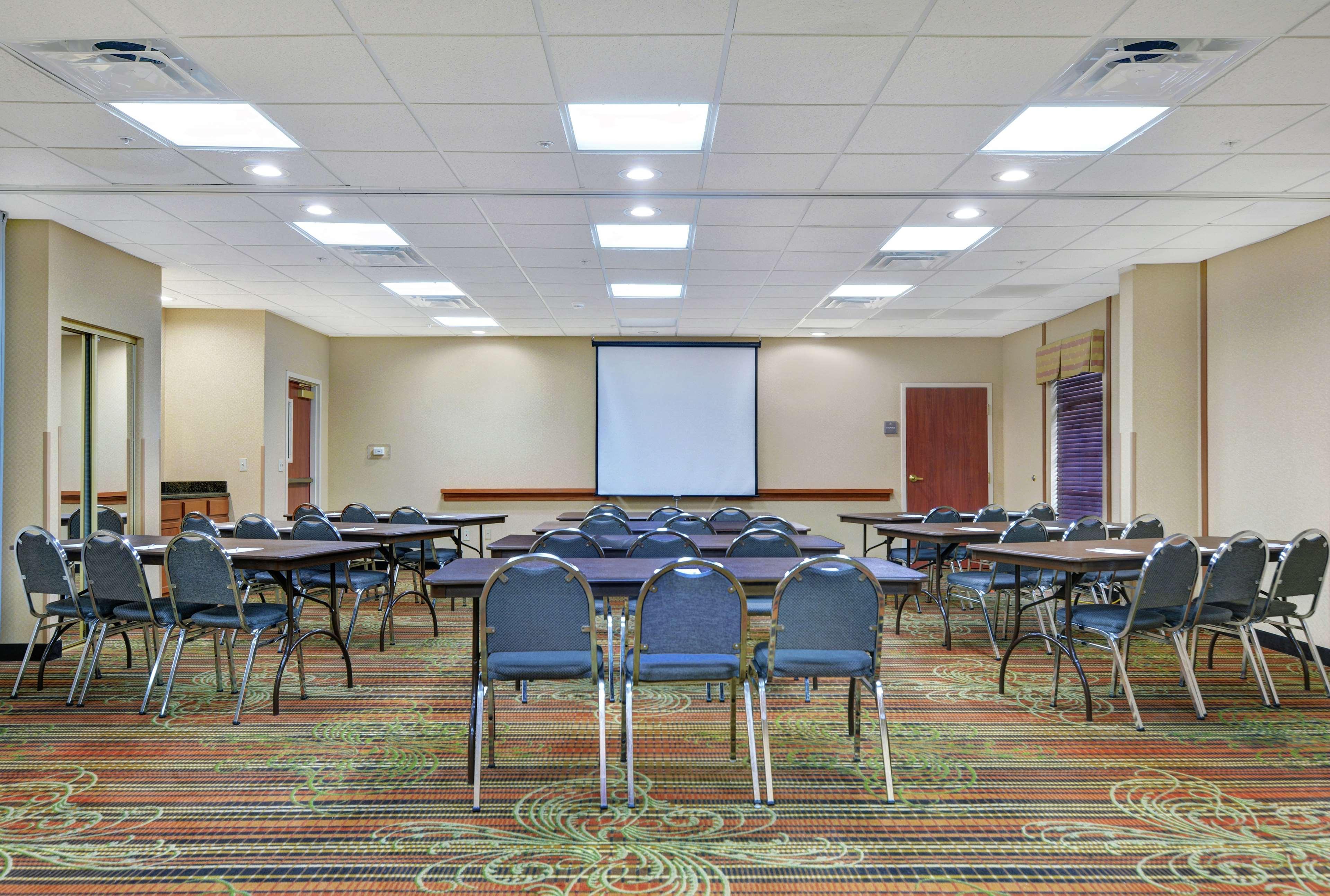 Hampton Inn Фейетвилл Экстерьер фото