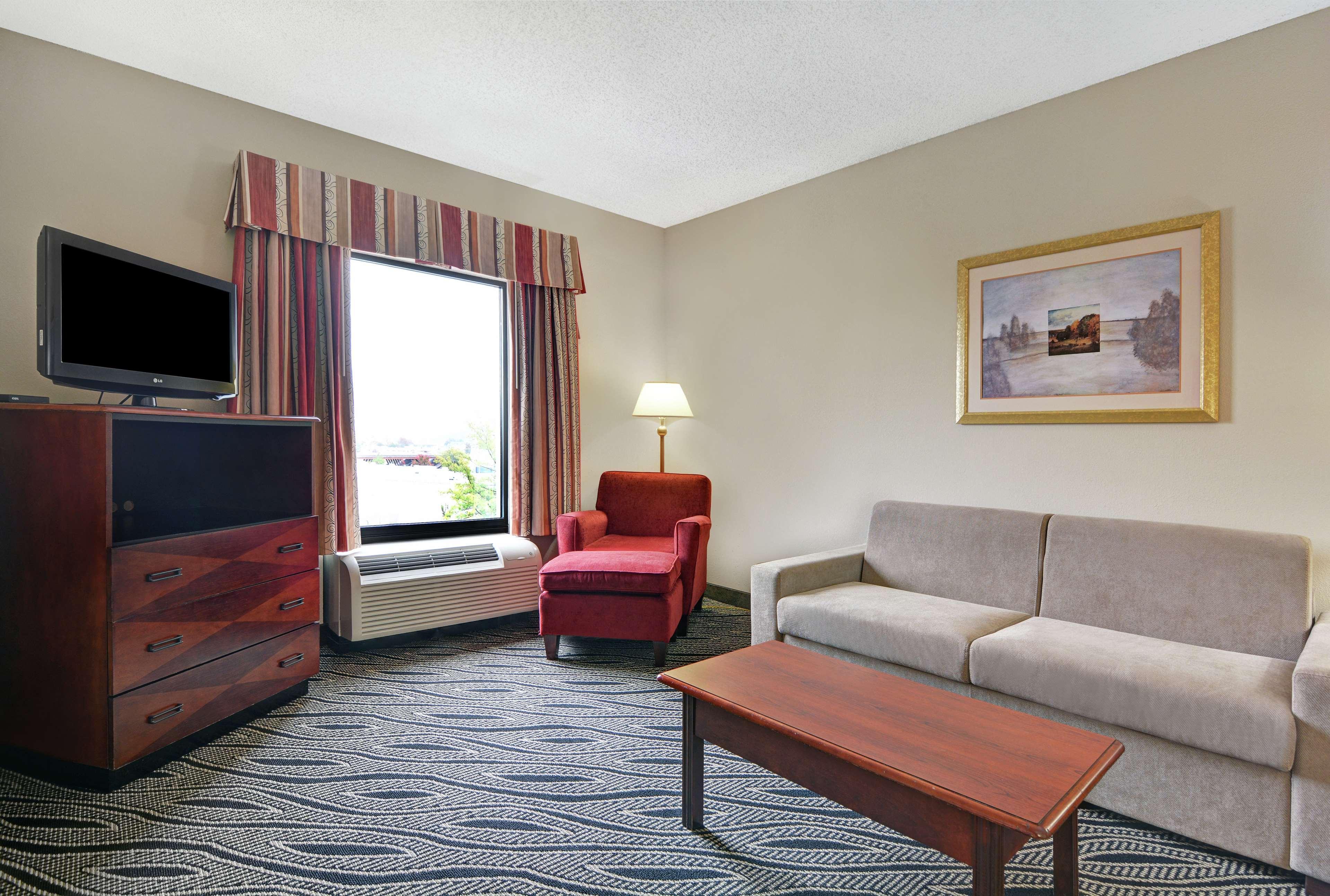 Hampton Inn Фейетвилл Экстерьер фото