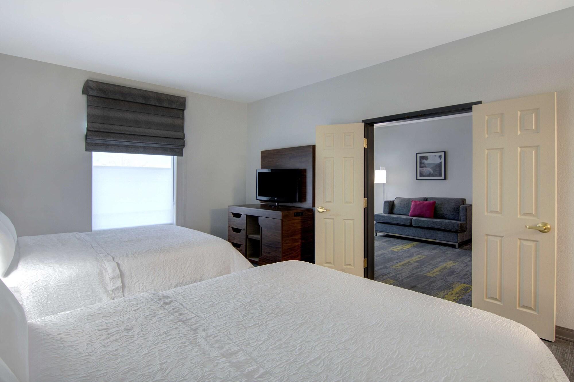 Hampton Inn Фейетвилл Экстерьер фото