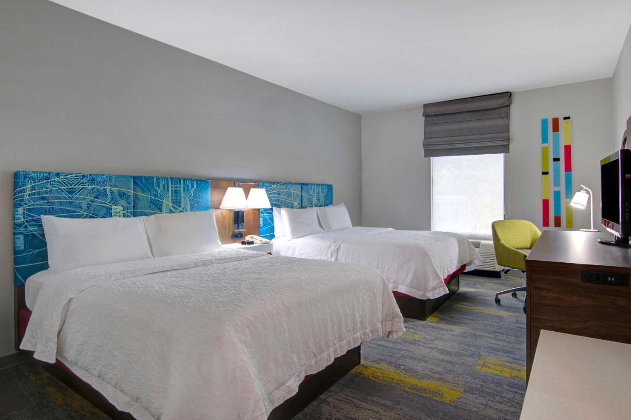 Hampton Inn Фейетвилл Экстерьер фото