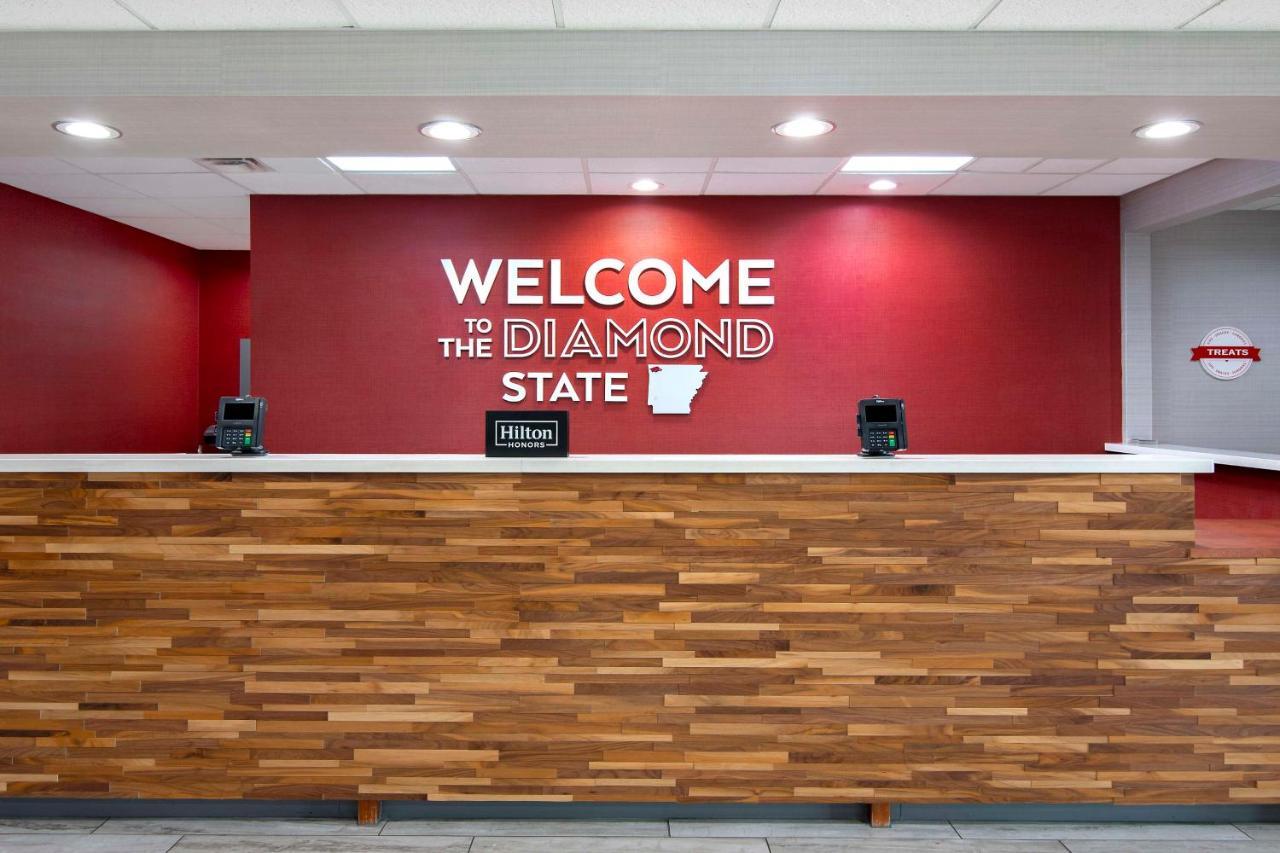 Hampton Inn Фейетвилл Экстерьер фото