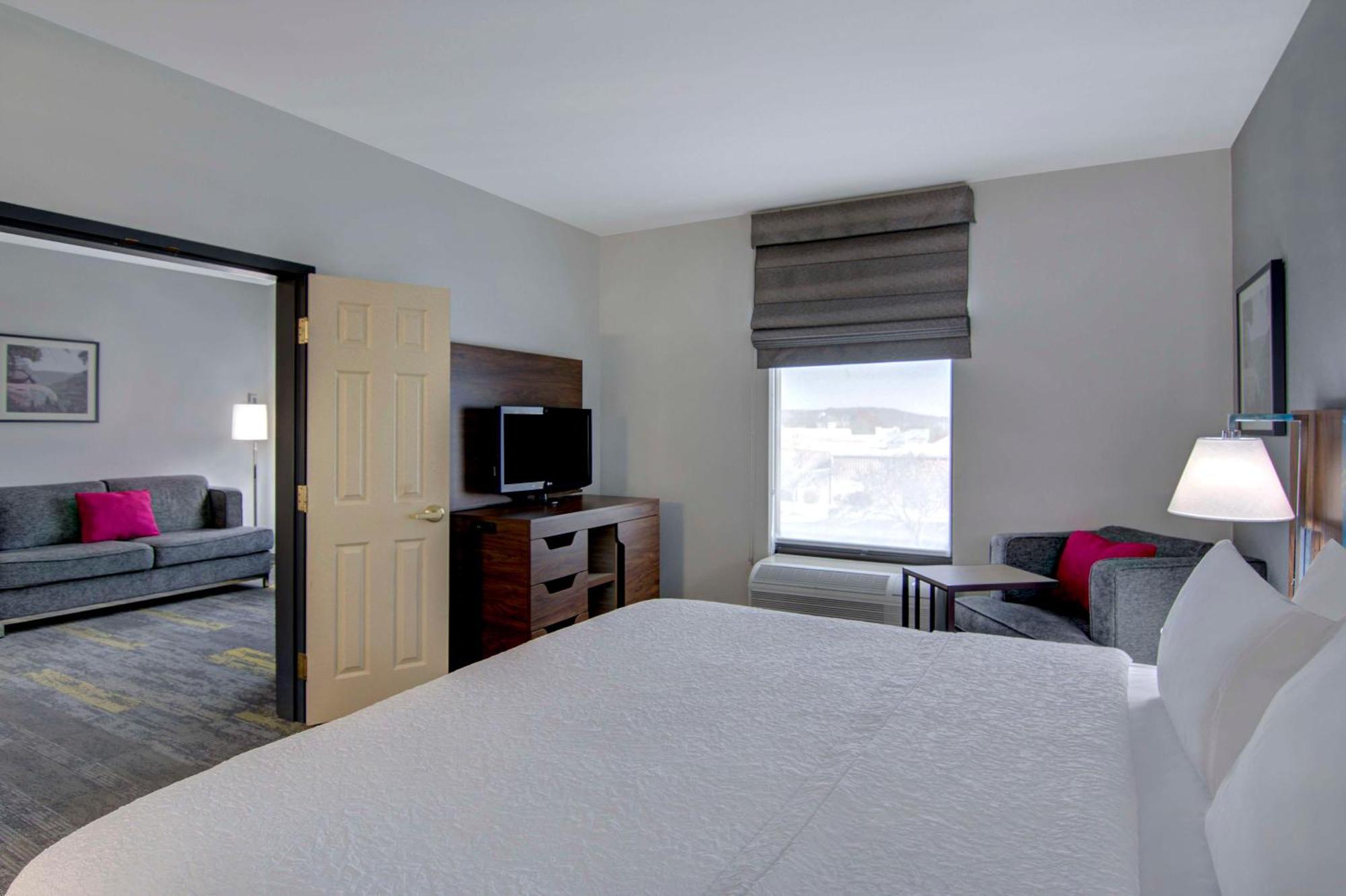 Hampton Inn Фейетвилл Экстерьер фото