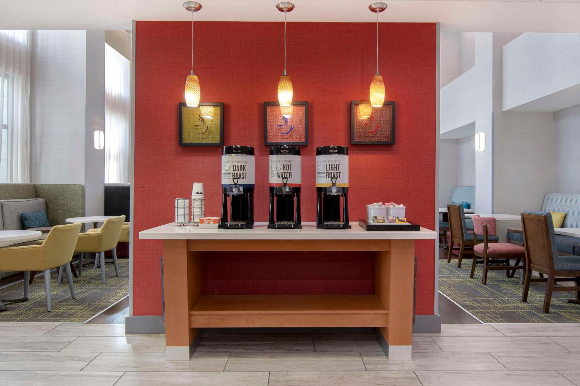 Hampton Inn Фейетвилл Экстерьер фото